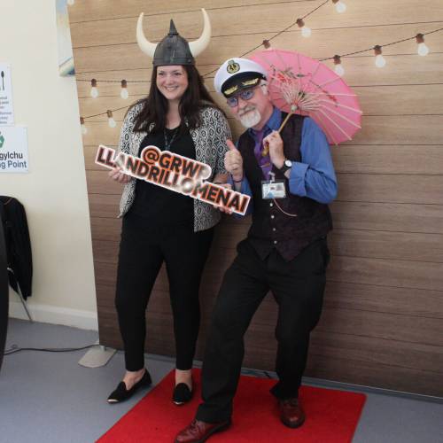 Staff mewn Ffair y Glas 2022