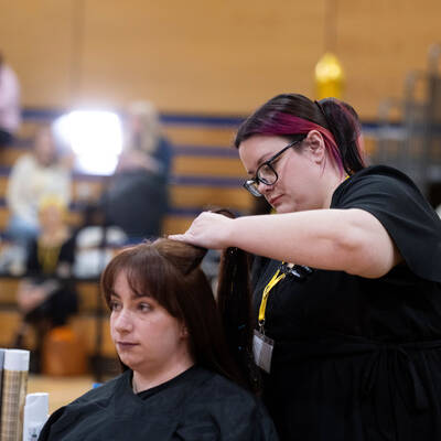 Ceri cutting hair