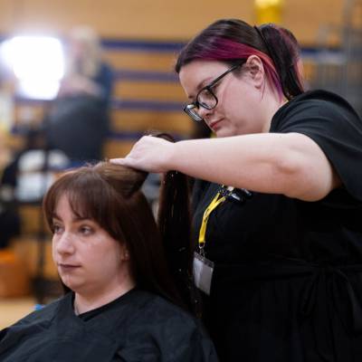 Ceri cutting hair