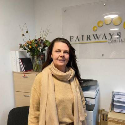 Cymhwyster Addysg Uwch arbennig i Carolyn