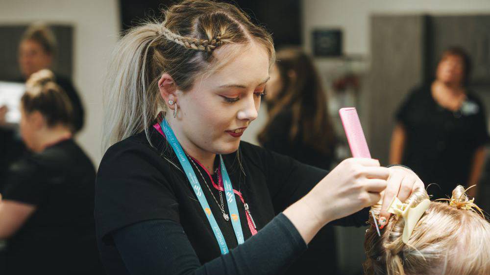 Hairdressing student